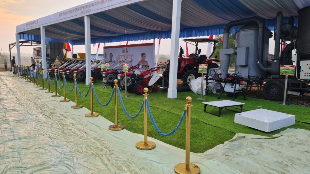 Sewa Tiang Antrian Bludru Jakarta Pusat