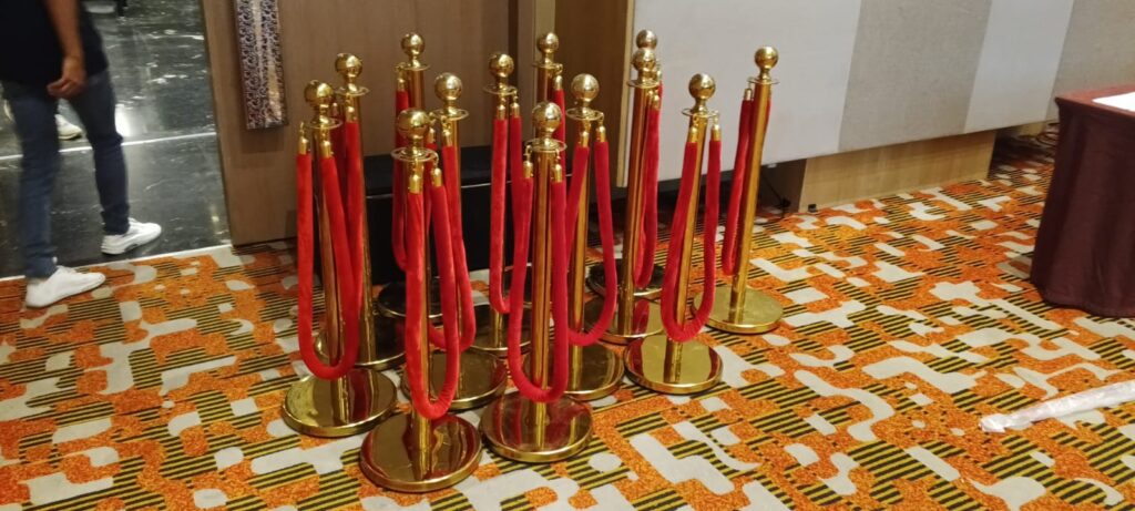 Sewa Tiang Antrian Bludru Jakarta Pusat