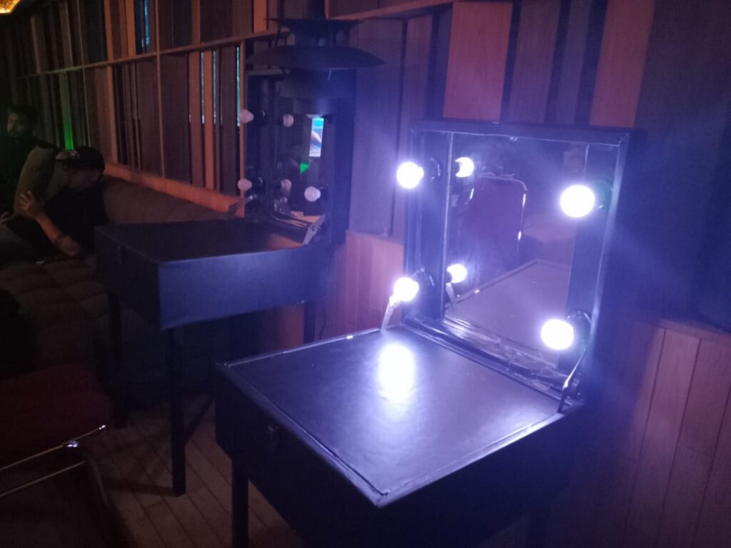 Sewa Meja Kaca Rias Depok