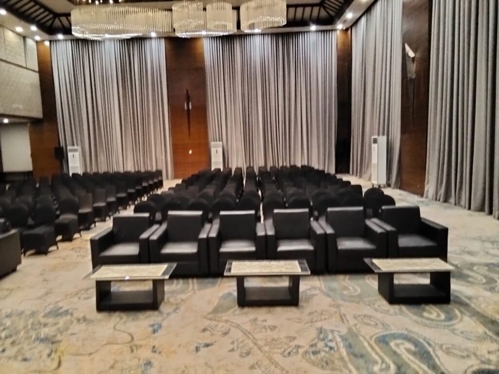 Sewa Meja VIP Kaca Tangerang