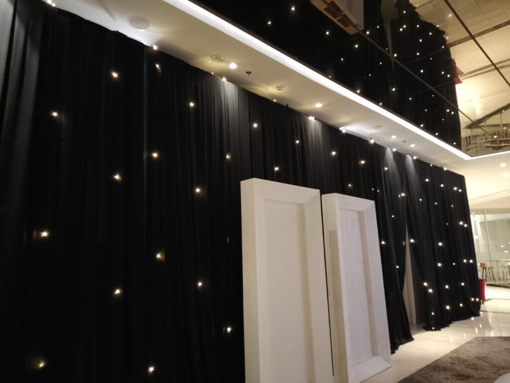 Sewa Tirai Hitam Starlight