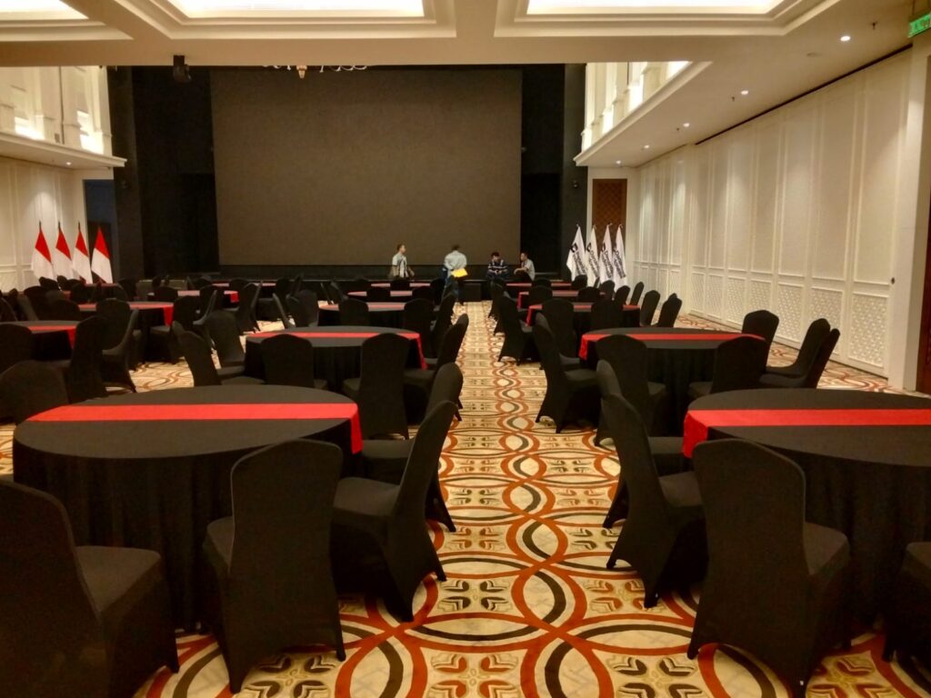 Sewa Meja Bulat Bekasi Timur