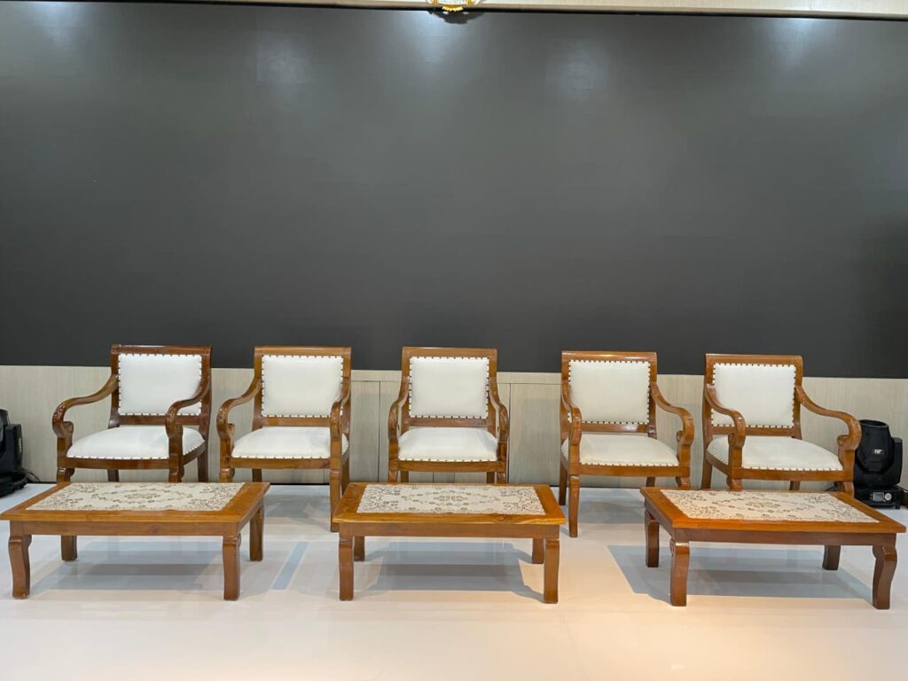 Sewa Kursi Kayu VIP Jakarta