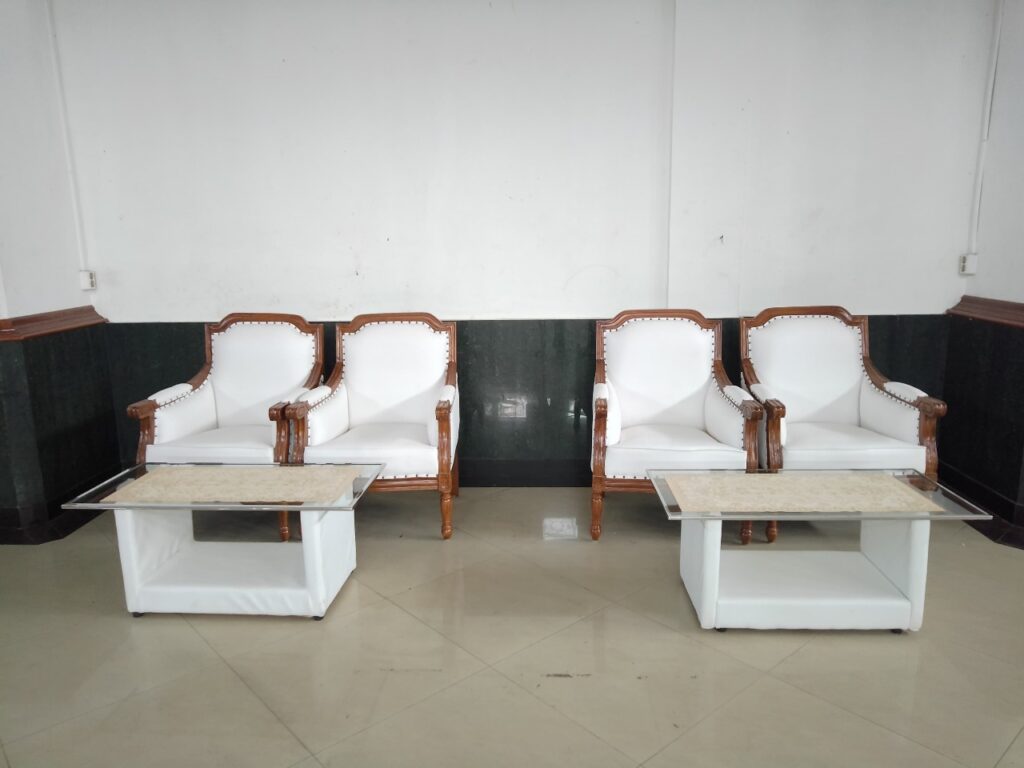 Sewa Kursi Kayu VIP Jakarta
