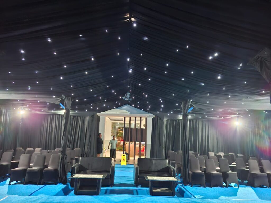 Sewa Tirai Hitam Starlight