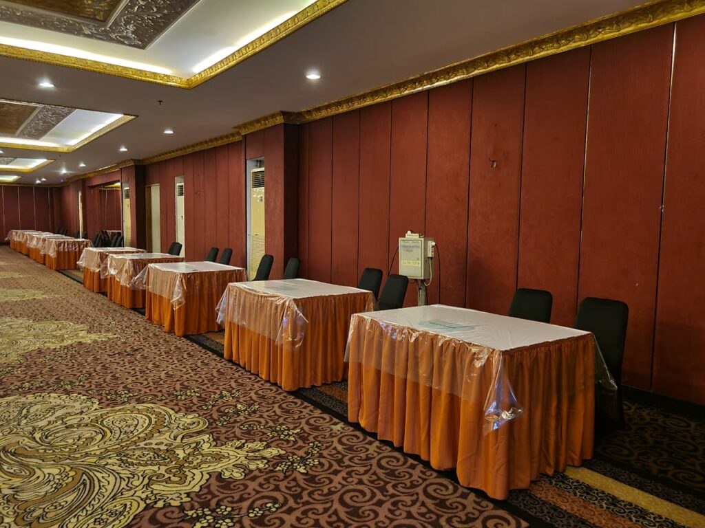 Sewa Meja Kotak Depok