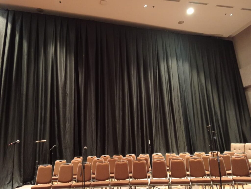 Sewa Tirai Hitam Starlight