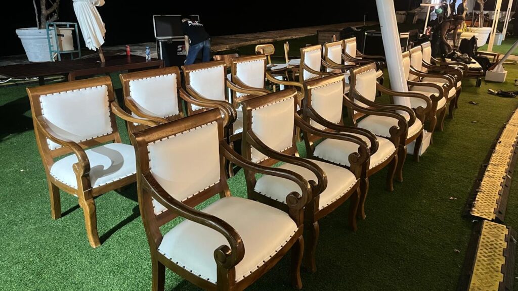 Sewa Kursi Kayu VIP Bogor