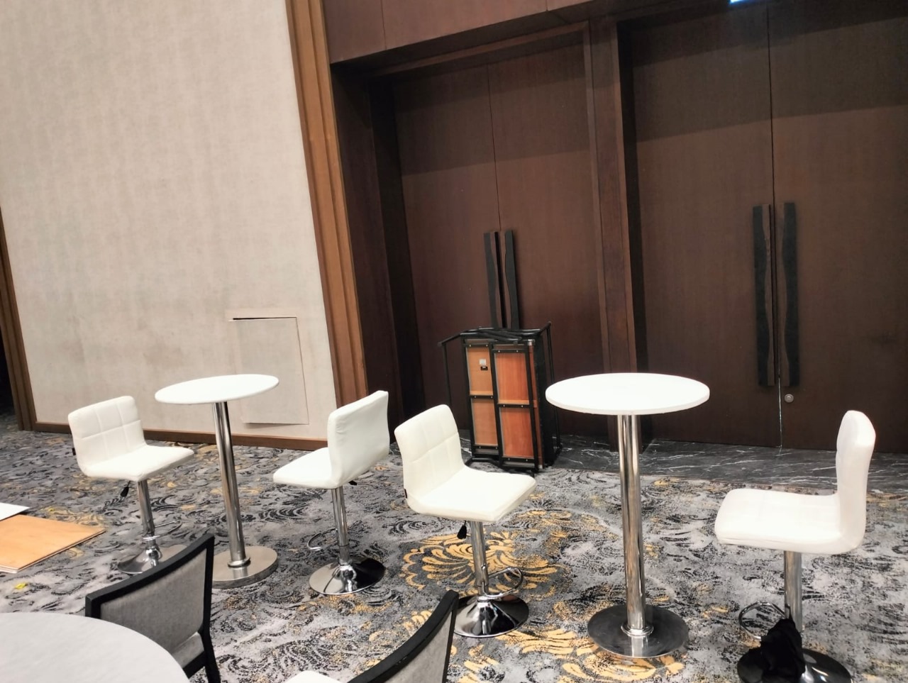 sewa berbagai aneka barstool