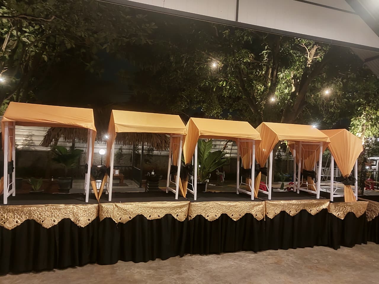 sewa meja kotak gubukan