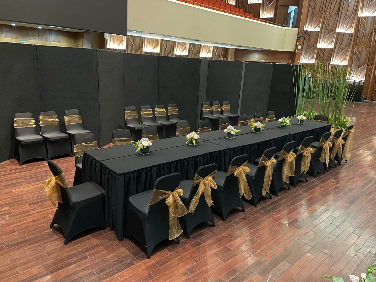 sewa meja panjang IBM