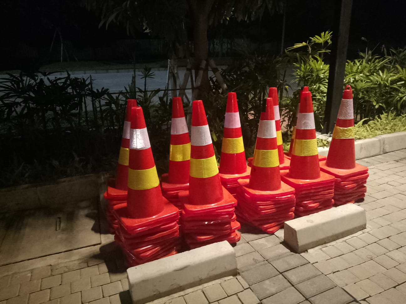 sewa traffic cone kerucut